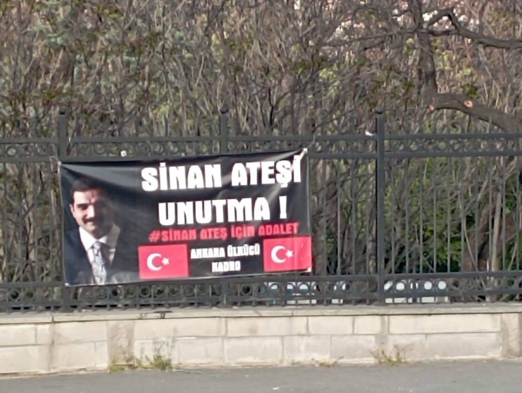 Ankara’nın pek çok noktasına ‘Sinan Ateş’i unutma’ afişleri asıldı 1